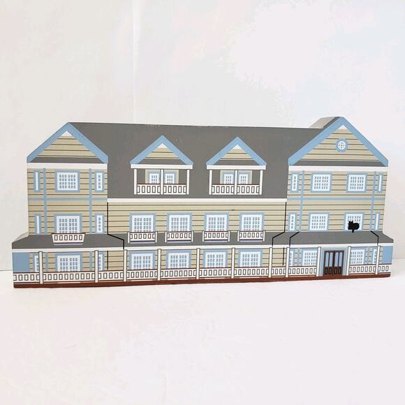 Vintage Cat's Meow Carlisle Village Inn Walnut Creek Ohio Shelf Sitter 1997 - Picture 1 of 4